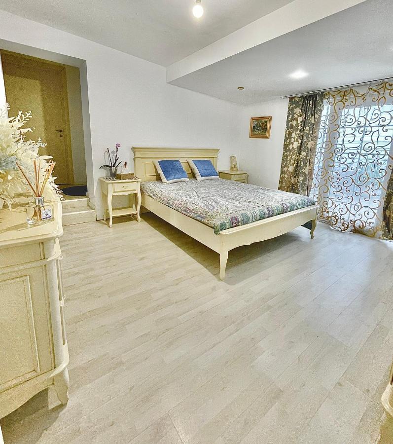 Вилла Casa In Inima Capitalei Бухарест Экстерьер фото